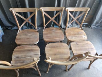 6 houten stoelen