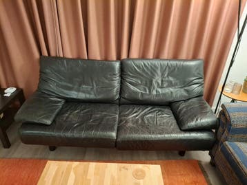 Comfortabele zwarte leren bank (gratis)