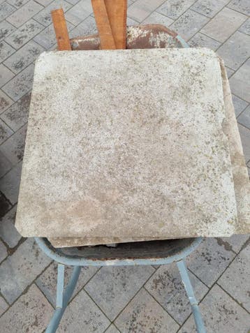 2 betonnen platen / putdeksels