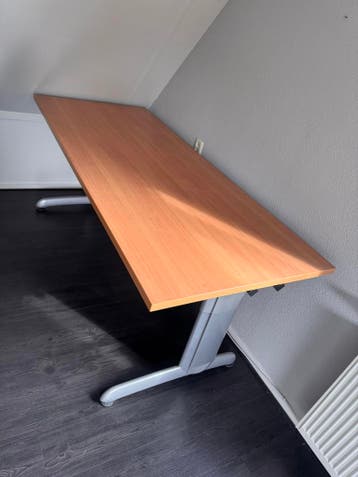 !GRATIS! - Bureau - zeer degelijk - verstelbaar - 200x80 cm