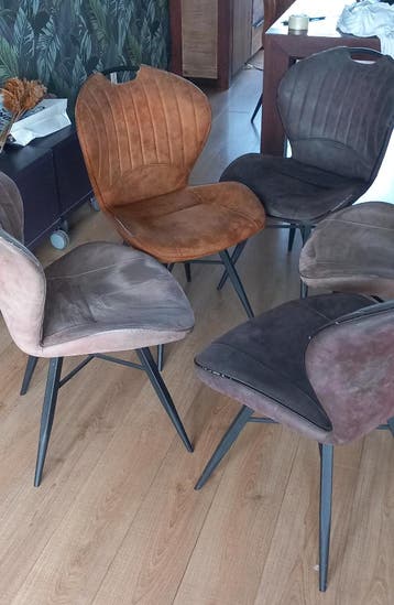 6 eetkamerstoelen  gratis