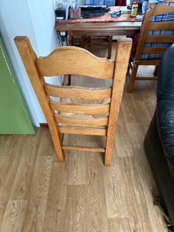 Eettafel met stoelen