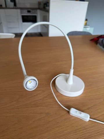 Witte IKEA tafellamp met flexibele arm