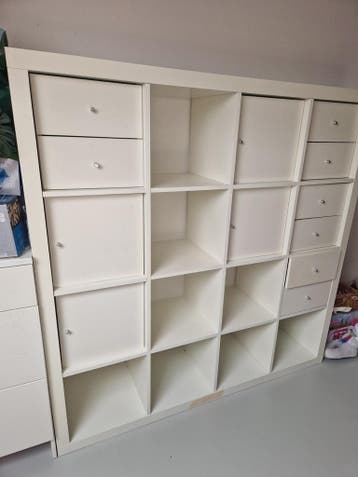 Gratis Ikea Kallax kast met lades en deurtjes (ironisch)