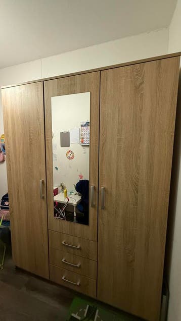 Kledingkast met spiegel en opbergruimte