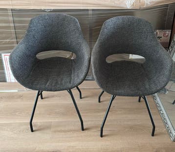 Gratis afhalen: Twee eetkamerstoelen