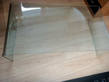 Stijlvolle glazen tafel