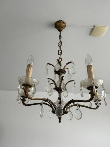 Kroonluchter met glazen pegels