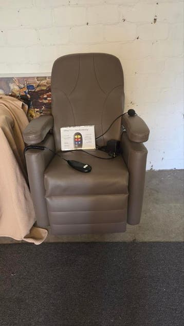 Comfortabele relaxstoel met opstahulp