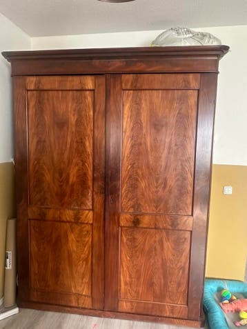 Antiek stevige kledingkast Gratis afhalen