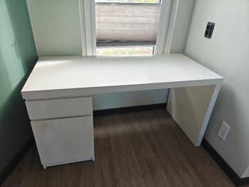 Bureau Ikea gebruikt gratis af te halen