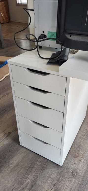 Gratis ikea kastje met lades