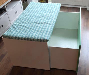 Speelgoedbank in zeer goede staat.