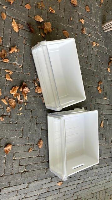 2 lades voor liebher koelkast.  Uitstekende staat