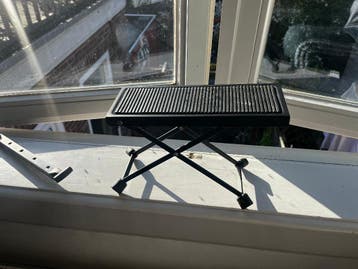 Voetenbankje gitaar / gitaarles