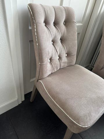 Gratis 4 eetkamerstoelen henders & hazel