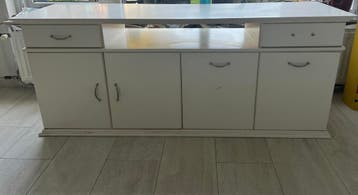 Witte kast met lades en opbergruimte-Gratis