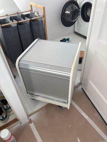 Bureau laden blok met roldeur en zwenkwielen