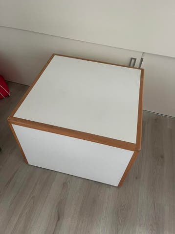 GRATIS tafeltje wit met hout 70x70x50 cm