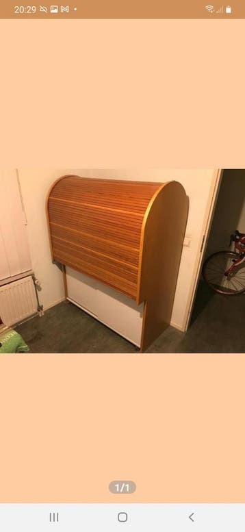 MOOIE COMPUTERKAST MET UITSCHUIFBAAR WERKBLAD OP WIELTJES