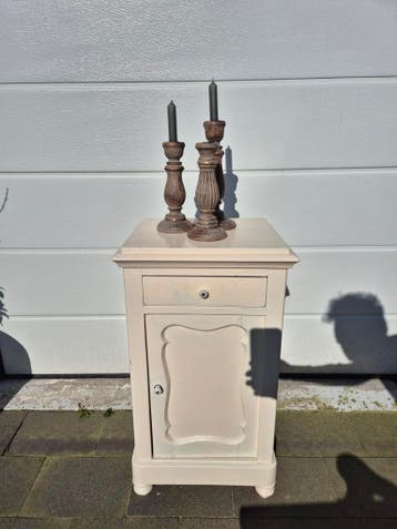 Wit - creme biedermeier nachtkastje (Gratis)