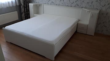 gratis bedmeubel eventueel met Auping spiralen erbij