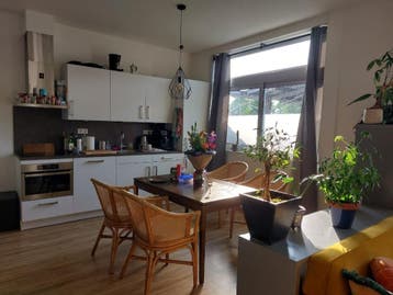 Uitklapbare houten eettafel