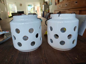 Witte kaarsenhouders voor waxinelichtjes