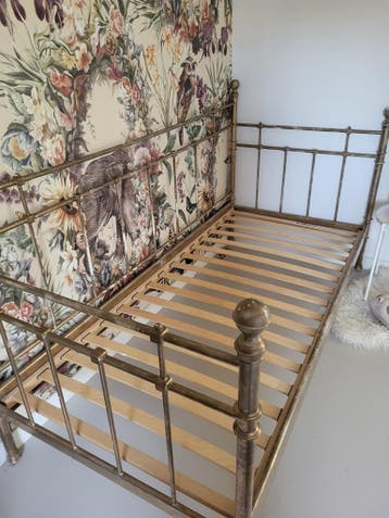 GRATIS Metalen bed met lattenbodem