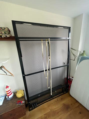 Gratis op te halen: Handig vouwbed - ijzeren frame