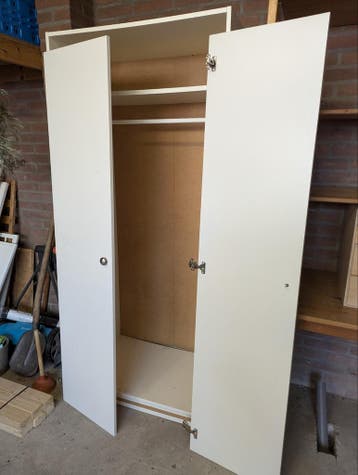 Gratis: Praktische opslagkast voor garage of berging