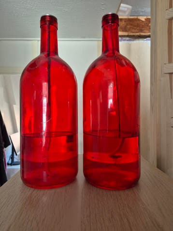 2 rode olieflessen - gratis af te halen