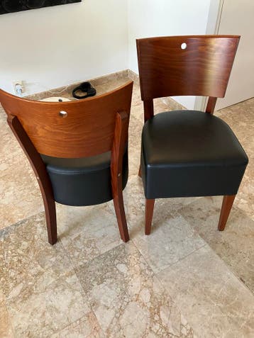 Set van 2 eetkamerstoelen in goede staat