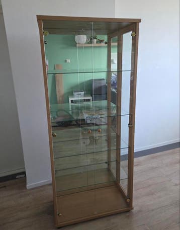 Gratis Vitrinekast