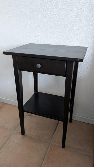 2x IKEA HEMNES nachtkastjes - gratis af te halen