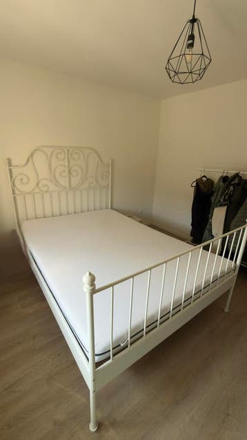 Gratis Ikea leivrik bed 140x200 met matras en lattenbodem