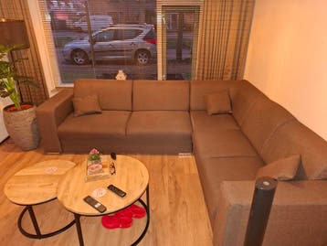 Gratis hoekbank - niet kapot, wel wat korreltjes op zitting