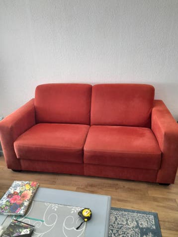 Roest/warm oranje tweezitsbank.