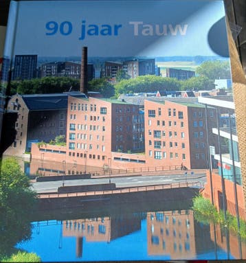 Boek: 90 jaar Tauw