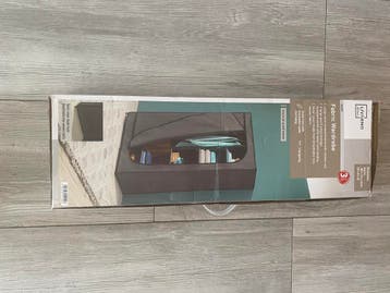 Nieuw in doos; kledingkast