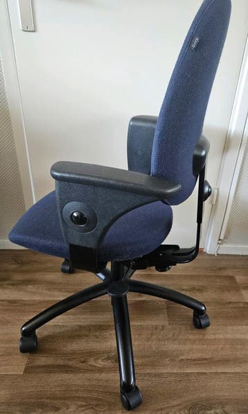 Donkerblauwe bureaustoel