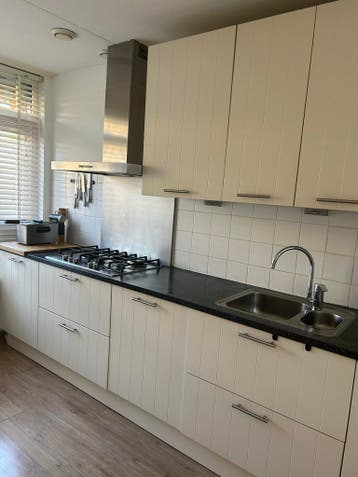 Complete keuken met boven- en onderkasten