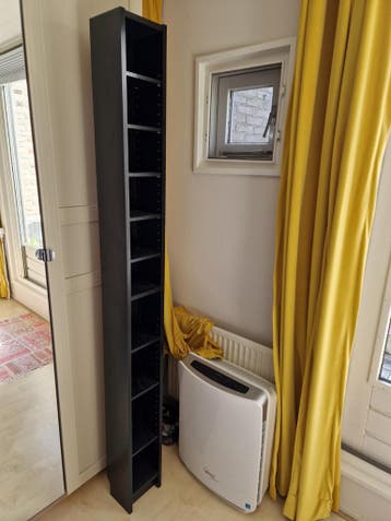 Zwart cd/dvd rek 202 cm hoog (IKEA)