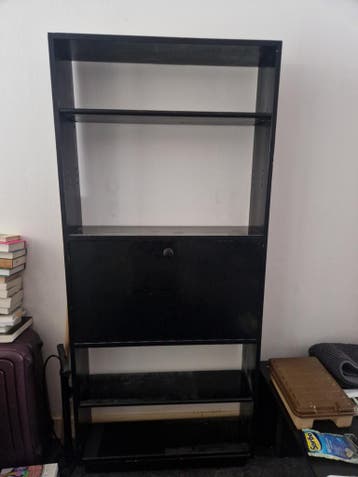 Opbergkast zwart.