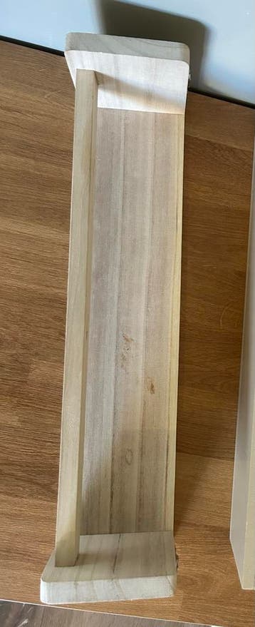 Mooi houten boekenplankje voor kinderhoek of kinderkamer