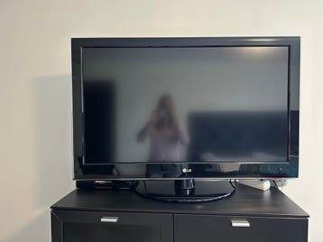 LG zwart 107 inch TV