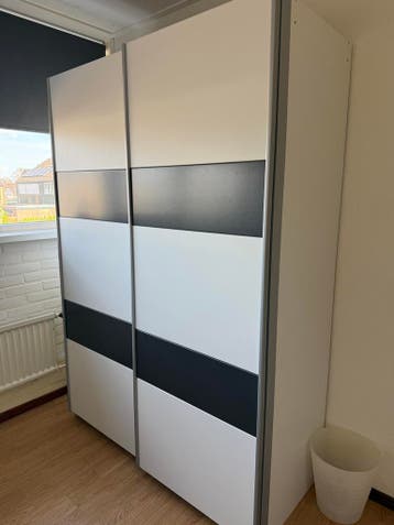 Kast met schuifdeuren