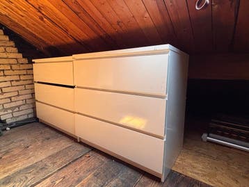 Gratis: 2 witte IKEA hoogglans ladekasten