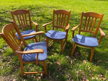Set van 4 houten stoelen met blauwe bekleding