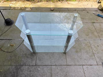 Glazen TV-meubel met 3 lagen en metalen poten